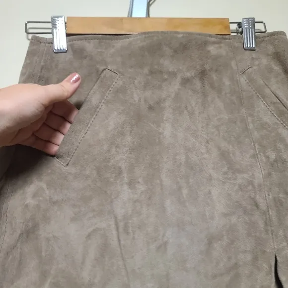 Blank NYC Women's Suede Mini Skirt Sz 27 | Tan | Fitted Sexy Look