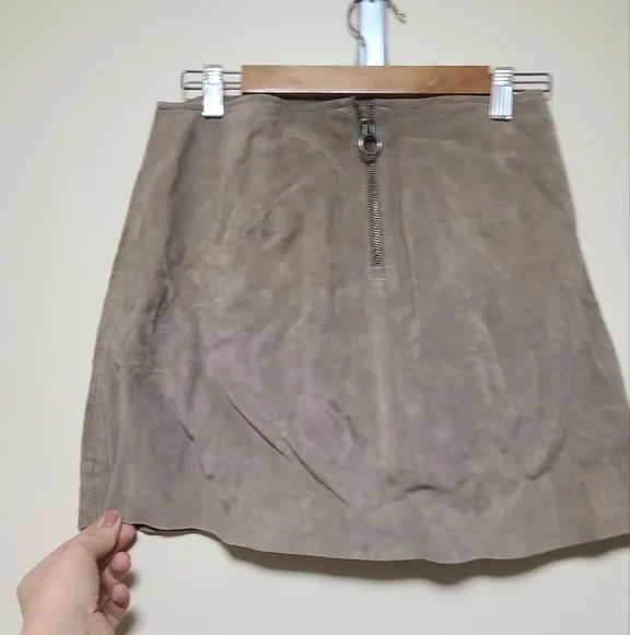 Blank NYC Women's Suede Mini Skirt Sz 27 | Tan | Fitted Sexy Look