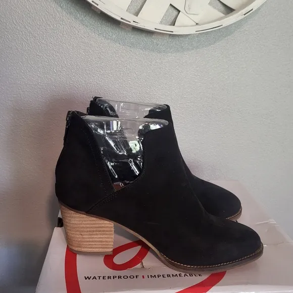 Blondo Neda Ankle Boots New