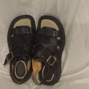BOC leather sandals