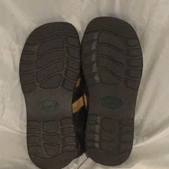 BOC leather sandals