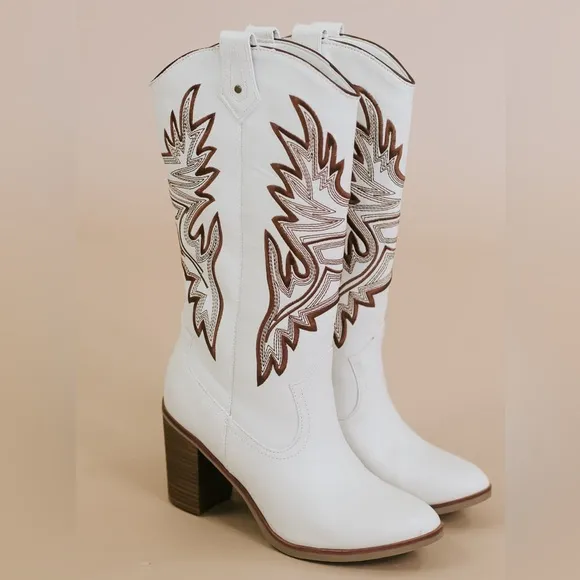 🌺BOGO50%🌺 🆕🌿MIA: Cream/Off White Western Revival Embroidered Boots SIZE 9