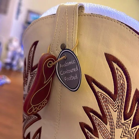 🌺BOGO50%🌺 🆕🌿MIA: Cream/Off White Western Revival Embroidered Boots SIZE 9