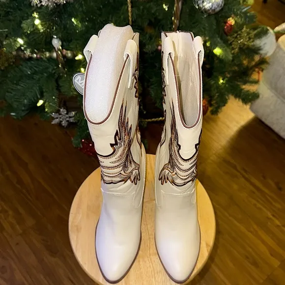 🌺BOGO50%🌺 🆕🌿MIA: Cream/Off White Western Revival Embroidered Boots SIZE 9