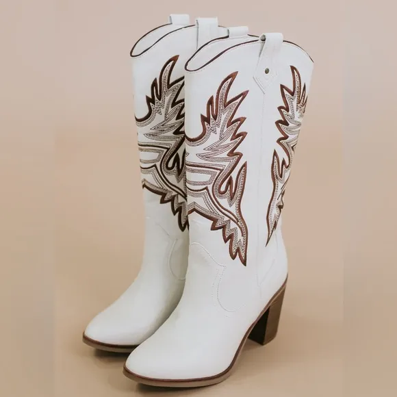 🌺BOGO50%🌺 🆕🌿MIA: Cream/Off White Western Revival Embroidered Boots SIZE 9