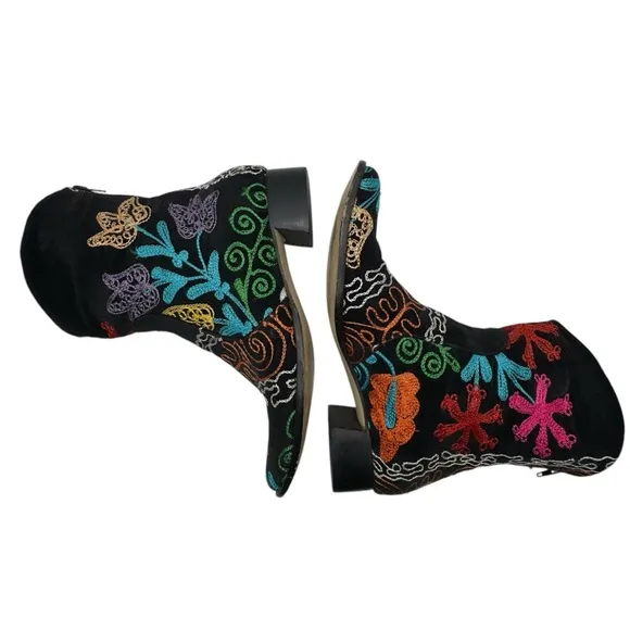Boho Floral Embroidered Black Velvet Ankle 1.5&quot; Heeled Boots Sz 41 (US 9.5)
