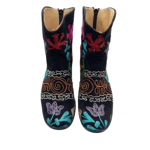 Boho Floral Embroidered Black Velvet Ankle 1.5&quot; Heeled Boots Sz 41 (US 9.5)