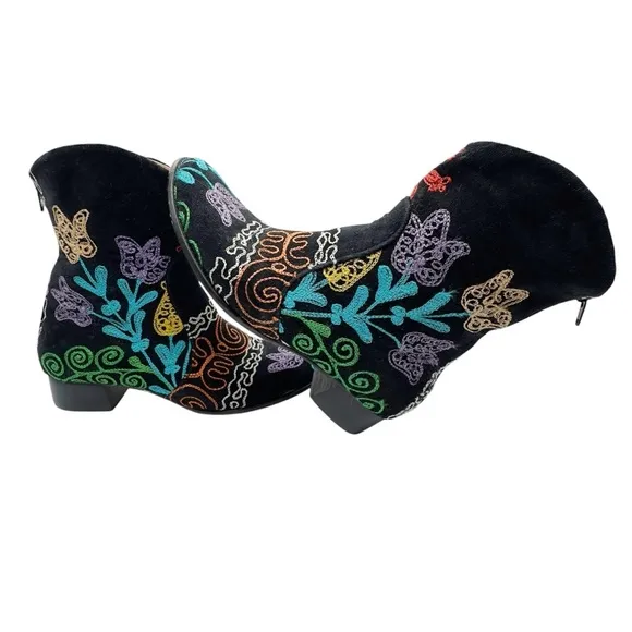 Boho Floral Embroidered Black Velvet Ankle 1.5&quot; Heeled Boots Sz 41 (US 9.5)