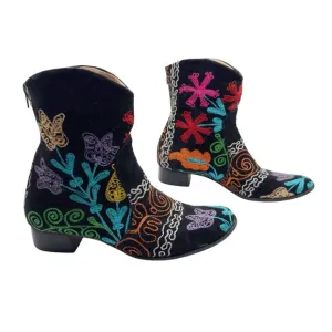 Boho Floral Embroidered Black Velvet Ankle 1.5&quot; Heeled Boots Sz 41 (US 9.5)
