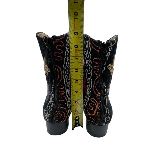 Boho Floral Embroidered Black Velvet Ankle 1.5&quot; Heeled Boots Sz 41 (US 9.5)