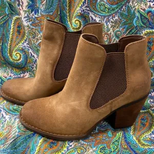 Born ankle boots size 8