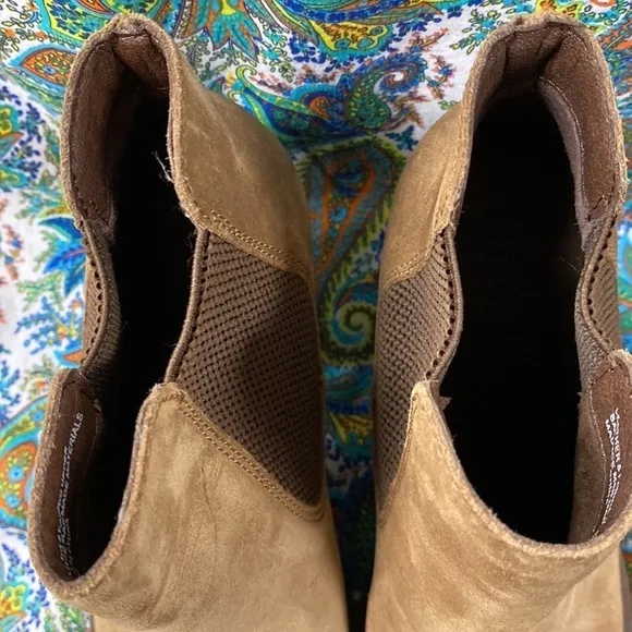 Born ankle boots size 8