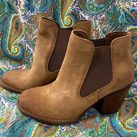 Born ankle boots size 8