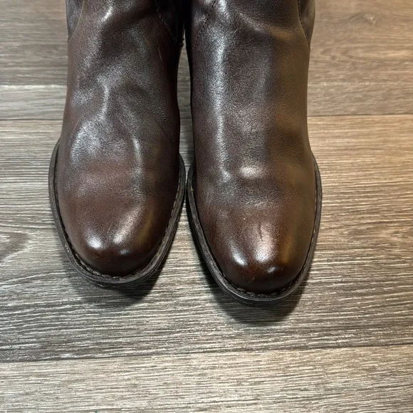 Born brown leather tall boots woman’s size 10 (b18)