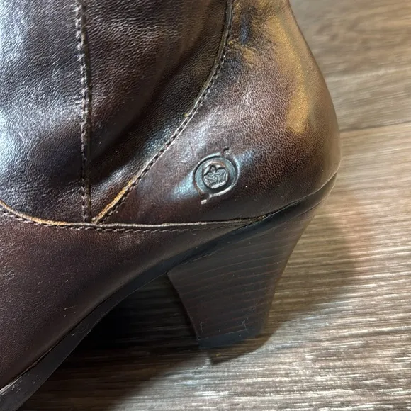 Born brown leather tall boots woman’s size 10 (b18)