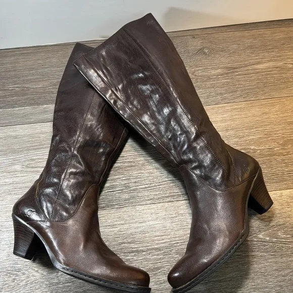 Born brown leather tall boots woman’s size 10 (b18)
