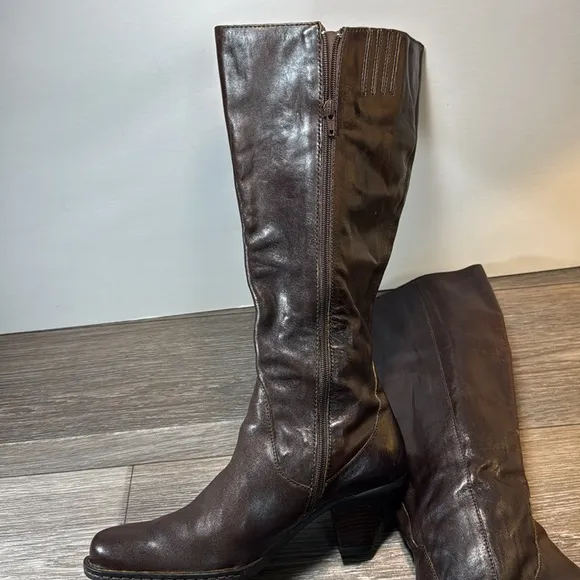 Born brown leather tall boots woman’s size 10 (b18)