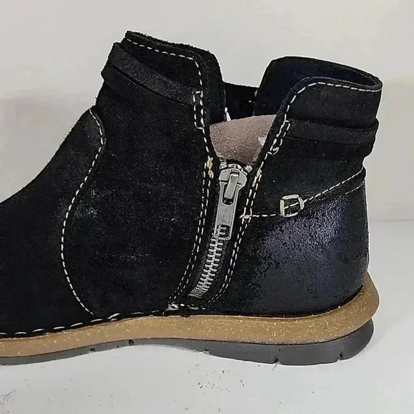 BORN Handcrafted footwear ankle boots nwob size 10