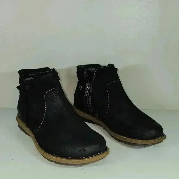 BORN Handcrafted footwear ankle boots nwob size 10