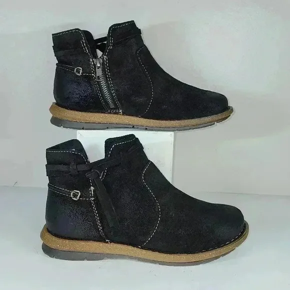 BORN Handcrafted footwear ankle boots nwob size 10