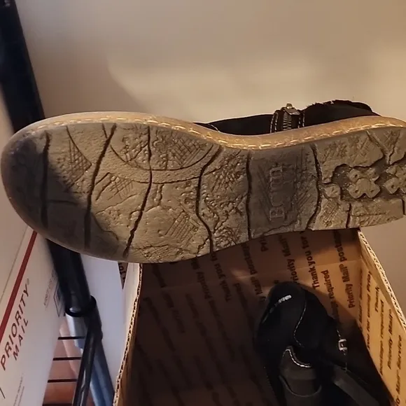 BORN Handcrafted footwear ankle boots nwob size 10
