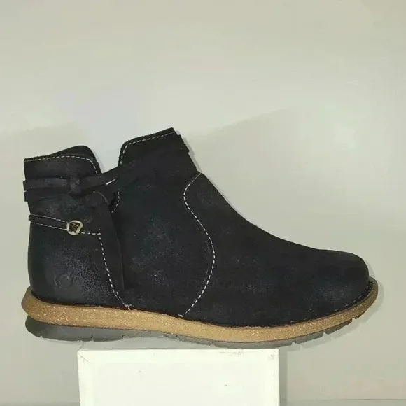 BORN Handcrafted footwear ankle boots nwob size 10