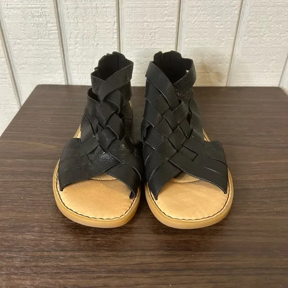 Born IWA Woven Sandals, size 7.