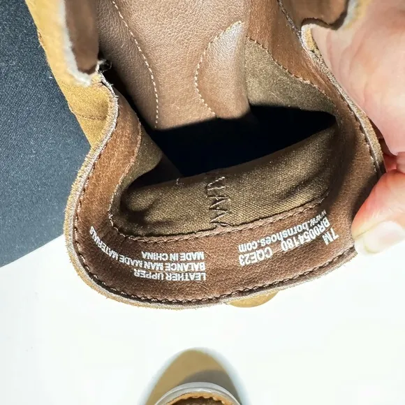 Born Shari II Tan Suede Ankle Boots size 7M southwestern western EUC