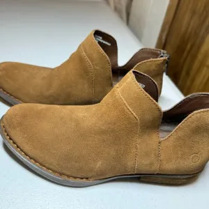 Born Shari II Tan Suede Ankle Boots size 7M southwestern western EUC