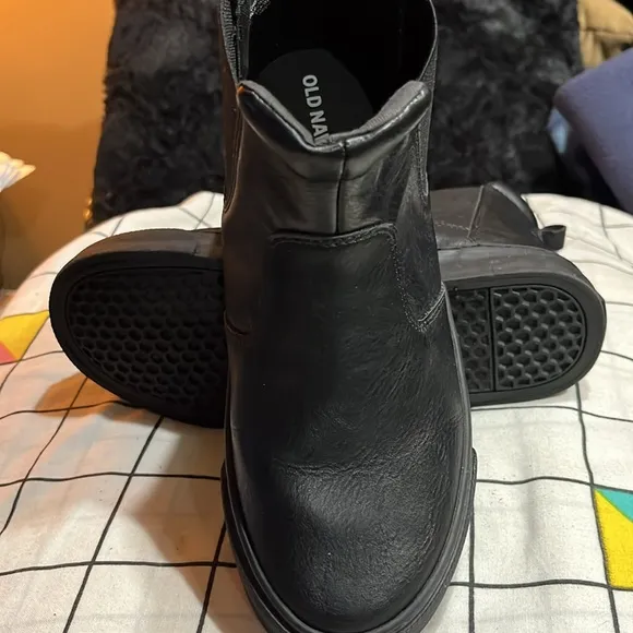 Boys Old Navy Size 5 Black Dress /Casual Shoe.           Worn Once