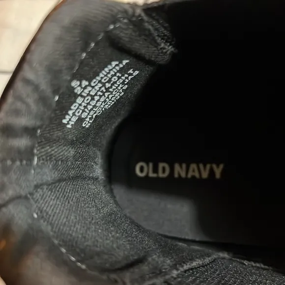 Boys Old Navy Size 5 Black Dress /Casual Shoe.           Worn Once