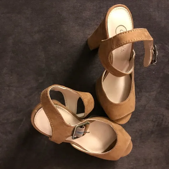 BRAND NEW! Candies 5 inch platform heel. Size 5.5.