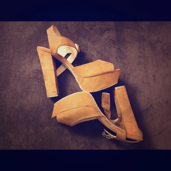 BRAND NEW! Candies 5 inch platform heel. Size 5.5.