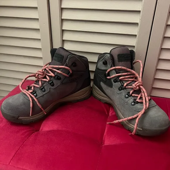 🥾💕BRAND NEW COLUMBIA BOOTS🥾💕