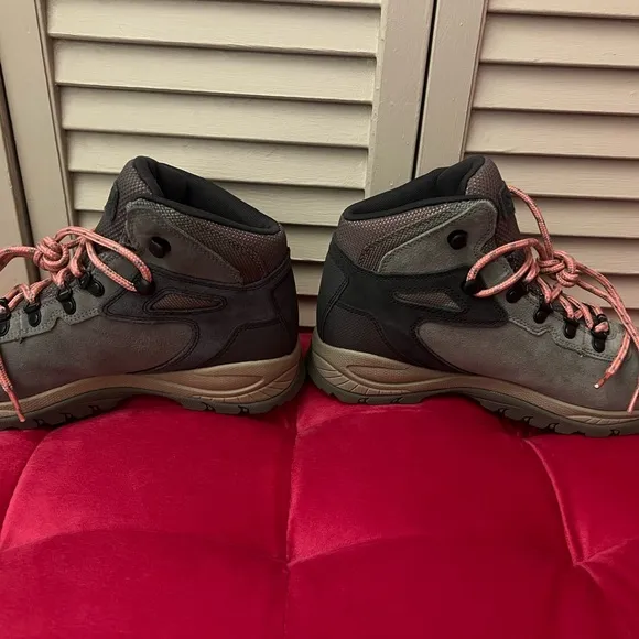 🥾💕BRAND NEW COLUMBIA BOOTS🥾💕