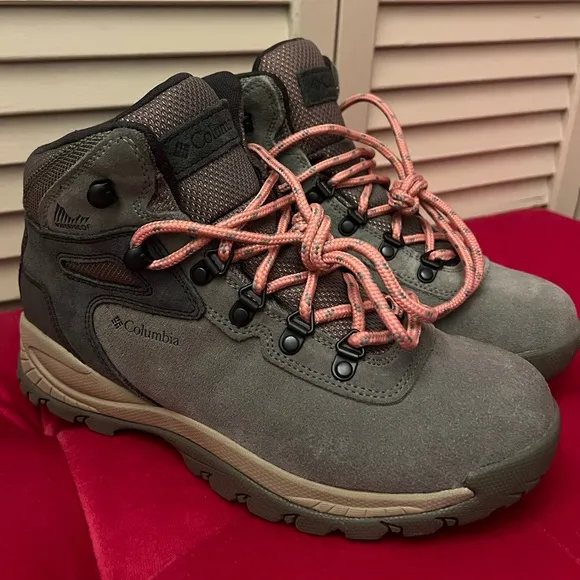 🥾💕BRAND NEW COLUMBIA BOOTS🥾💕