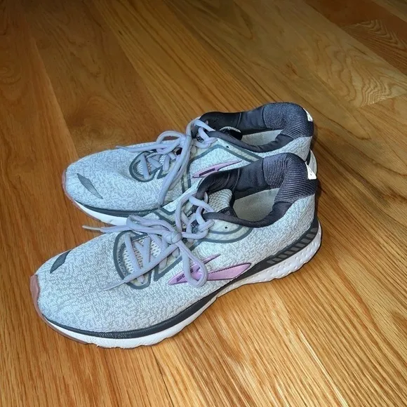 Brooks Adrenaline GTS 20 Womens Shoes Size 9 B Gray Purple Running Athletic