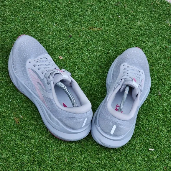 BROOKS ADRENALINE GTS 24 - Womens Sneakers - SIZE 10 (2A NARROW )