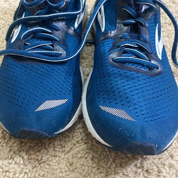 Brooks blue athletic shoes size 8 preowned