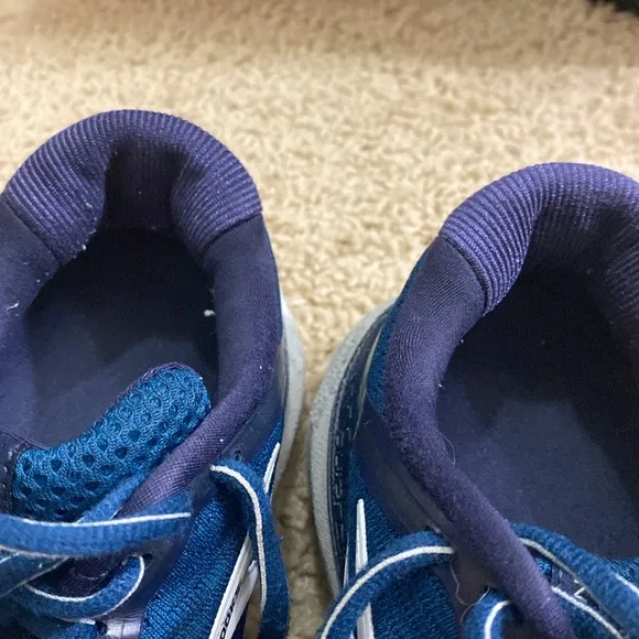 Brooks blue athletic shoes size 8 preowned