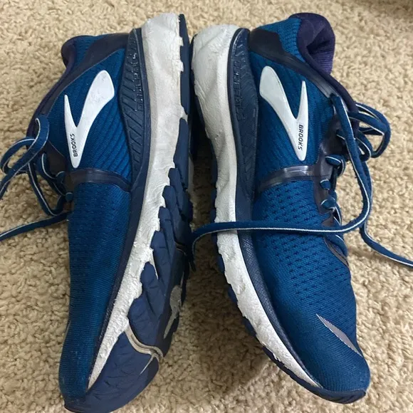 Brooks blue athletic shoes size 8 preowned