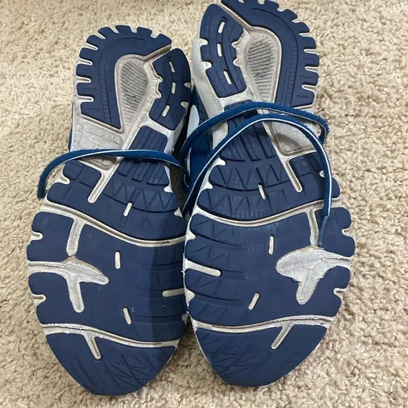 Brooks blue athletic shoes size 8 preowned