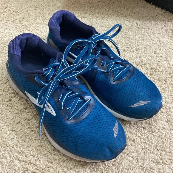 Brooks blue athletic shoes size 8 preowned
