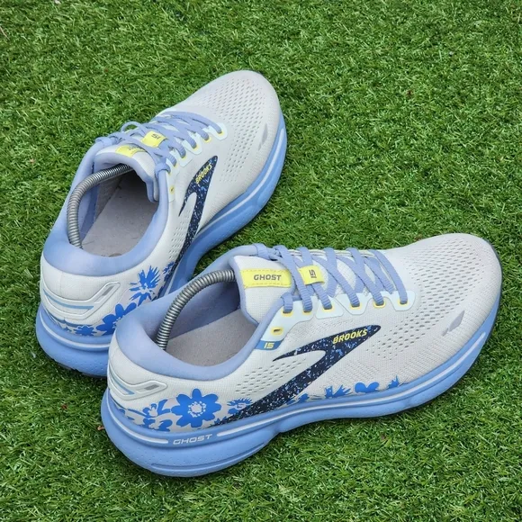 BROOKS GHOST 15 - Women's Athletic Shoes - SIZE 10.5 Medium B