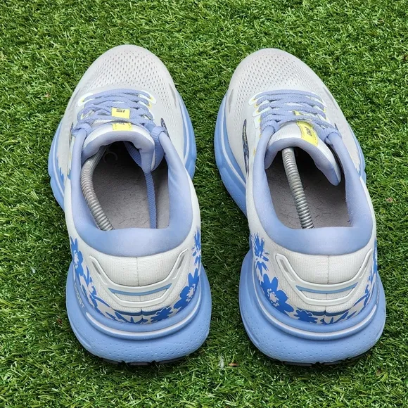 BROOKS GHOST 15 - Women's Athletic Shoes - SIZE 10.5 Medium B
