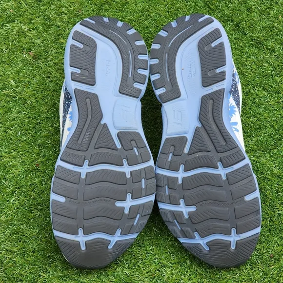 BROOKS GHOST 15 - Women's Athletic Shoes - SIZE 10.5 Medium B