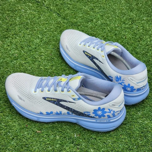 BROOKS GHOST 15 - Women's Athletic Shoes - SIZE 10.5 Medium B