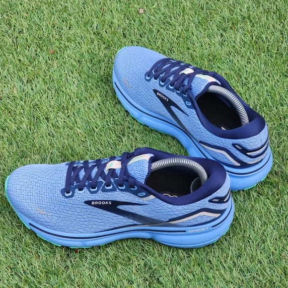 BROOKS GHOST 15 - Women's Athletic Shoes - SIZE 8.5B
