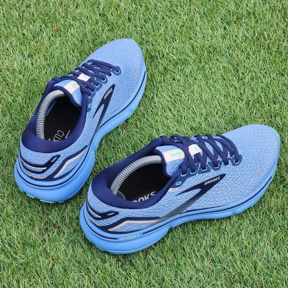 BROOKS GHOST 15 - Women's Athletic Shoes - SIZE 8.5B