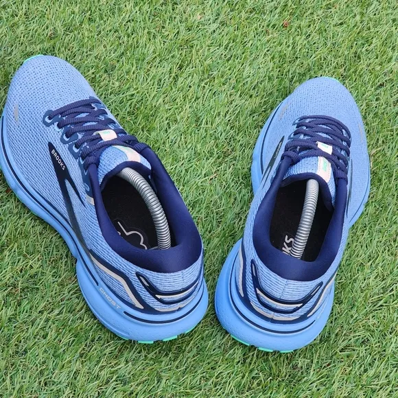 BROOKS GHOST 15 - Women's Athletic Shoes - SIZE 8.5B